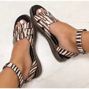 Naked Feet Limon Zebra Sandals Leather Boho Nomadic Earthy Travel Size 9 NWOB